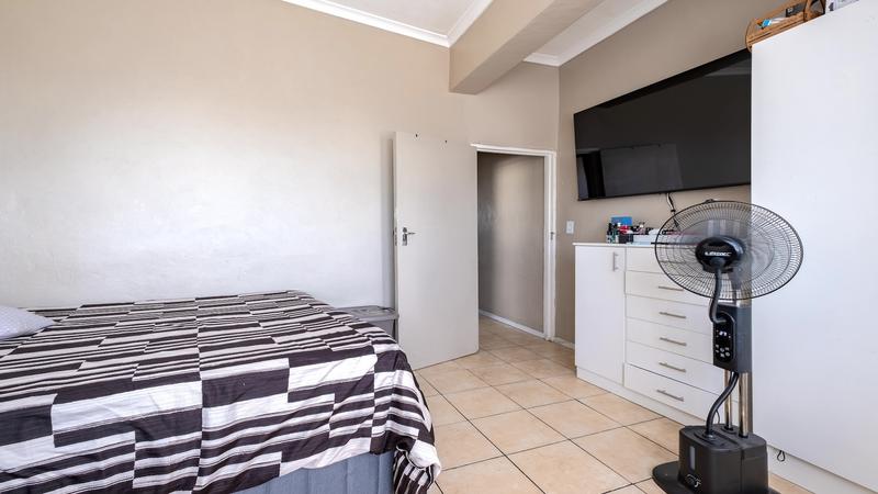 6 Bedroom Property for Sale in Kensington Western Cape